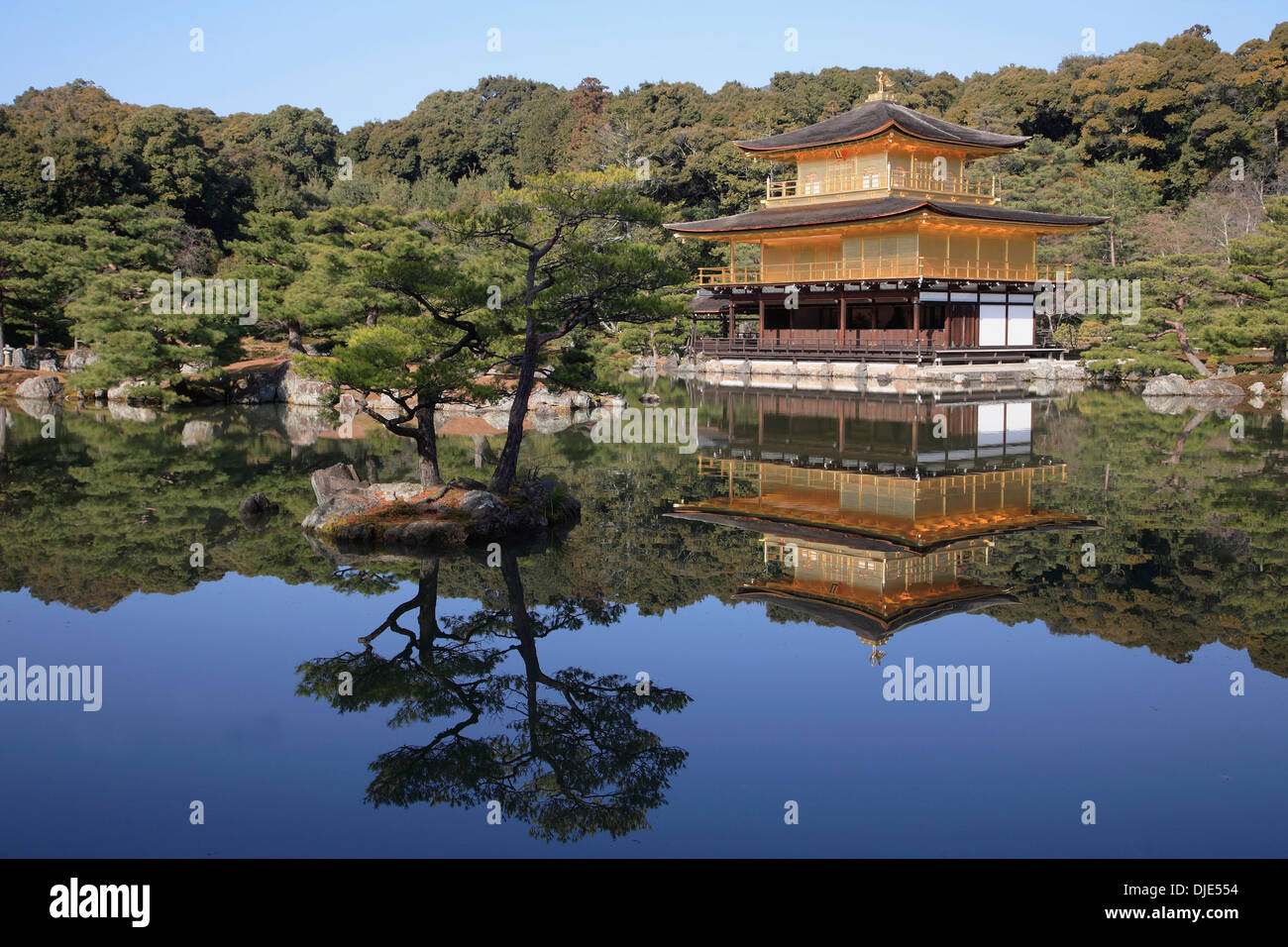 Japón, Kansai, Kyoto, Templo Kinkakuji, el Pabellón Dorado Foto de stock