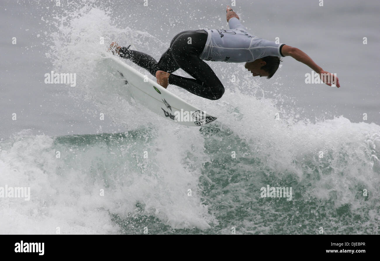 Aug 01, 2004; Huntington Beach, CA, EE.UU.; AUS surfer Cory López después de las semifinales en el HONDA US Open 2004 campeonatos de surf en Huntington Beach. Taj Burrow de Australia ganó el evento corto de placa. Foto de stock
