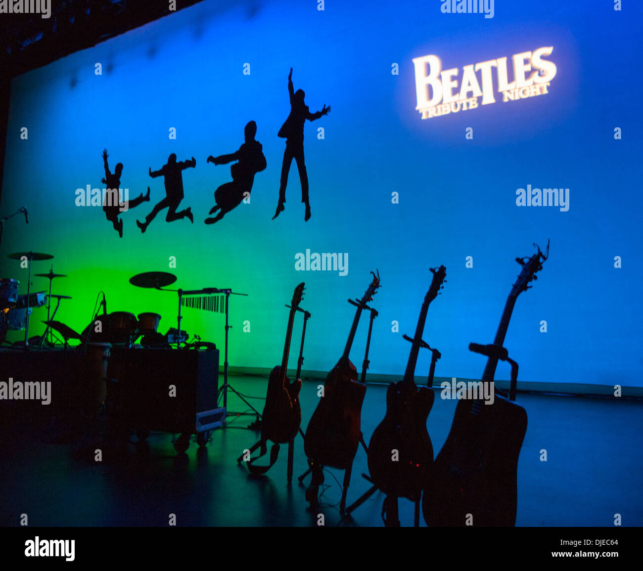 Homenaje a los Beatles etapa antes de un concierto Foto de stock