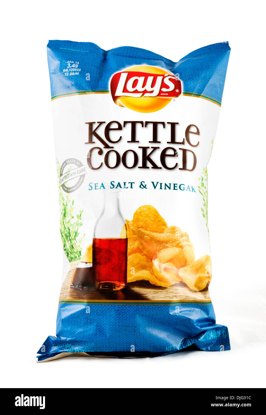 Paquete Grande de Lay's Kettle mar cocidos sal y vinagre papas fritas, EE.UU. Foto de stock