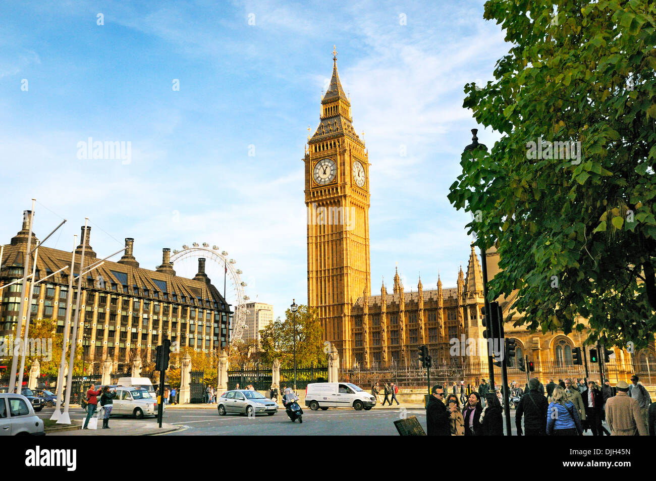 El Big Ben y las Casas del Parlamento, Plaza, Westminster, Londres, Inglaterra, Reino Unido. Foto de stock
