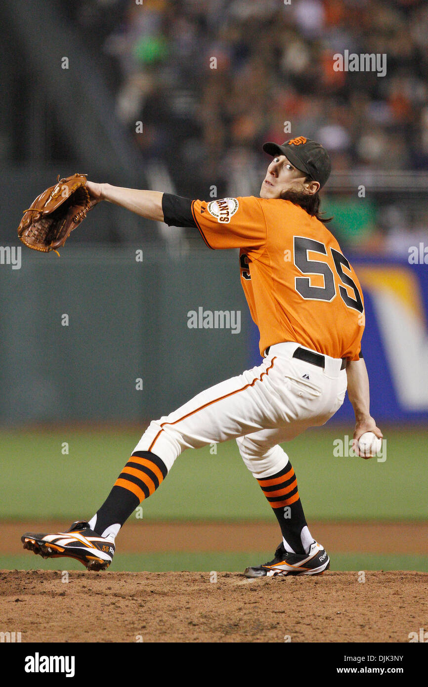 Agosto 27, 2010 - San Francisco, California, Estados Unidos de América - San Francisco Giants aloja los Diamondbacks de Arizona. San Francisco Giants el abridor Tim Lincecum (55) parcelas contra los Diamondbacks de Arizona. Arizona Diamondbacks ganar el juego 6-0. (Crédito de la Imagen: © Dinno Kovic/Global/ZUMApress.com) Southcreek Foto de stock