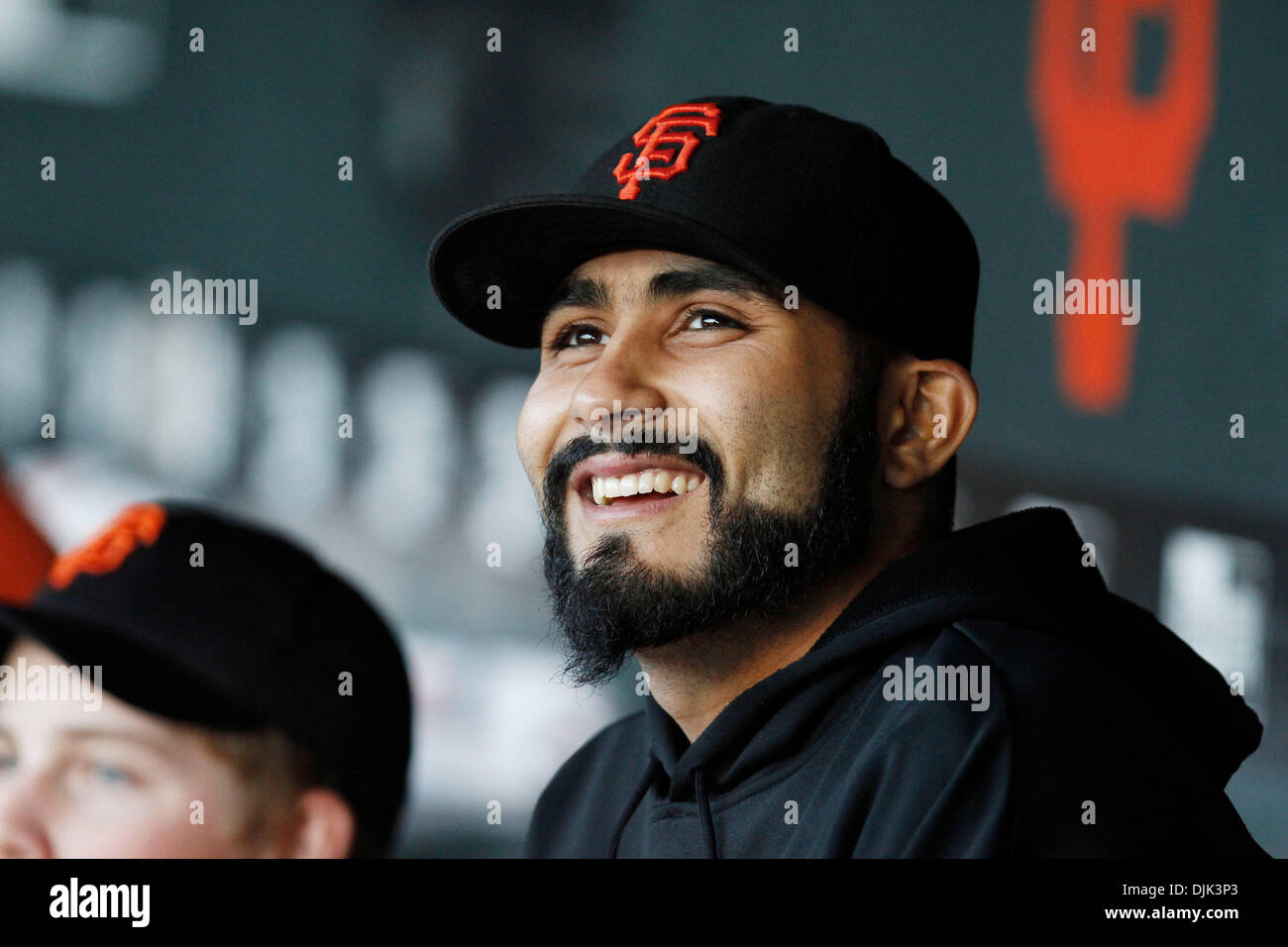 Agosto 27, 2010 - San Francisco, California, Estados Unidos de América - San Francisco Giants aloja los Diamondbacks de Arizona. San Francisco Giants relevista Sergio Romo (54) antes de la partida. Arizona Diamondbacks ganar el juego 6-0. (Crédito de la Imagen: © Dinno Kovic/Global/ZUMApress.com) Southcreek Foto de stock