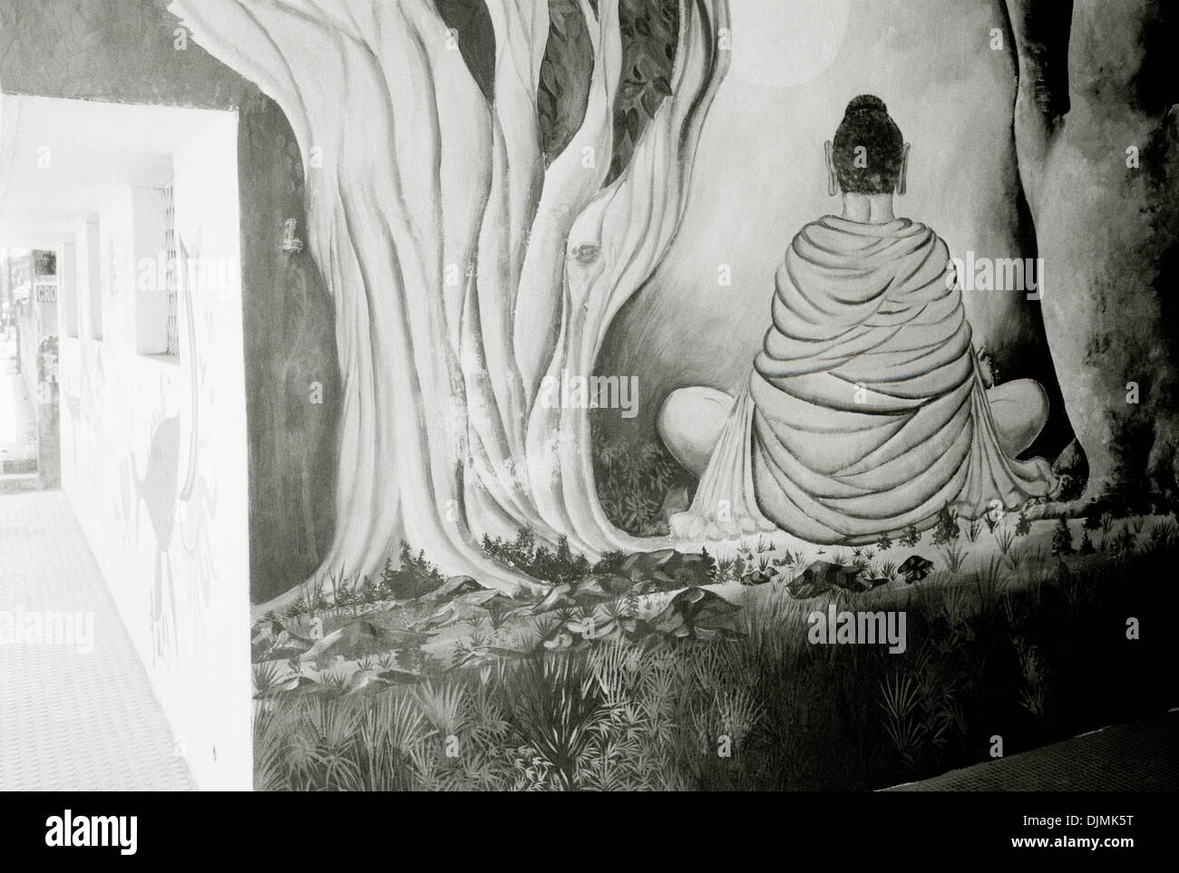 Arte graffiti urbano budista en Fort Kochi Cochin en Kerala en la India en el sur de Asia. Mindfulness Budismo trascendental cultura viaje surrealista Foto de stock