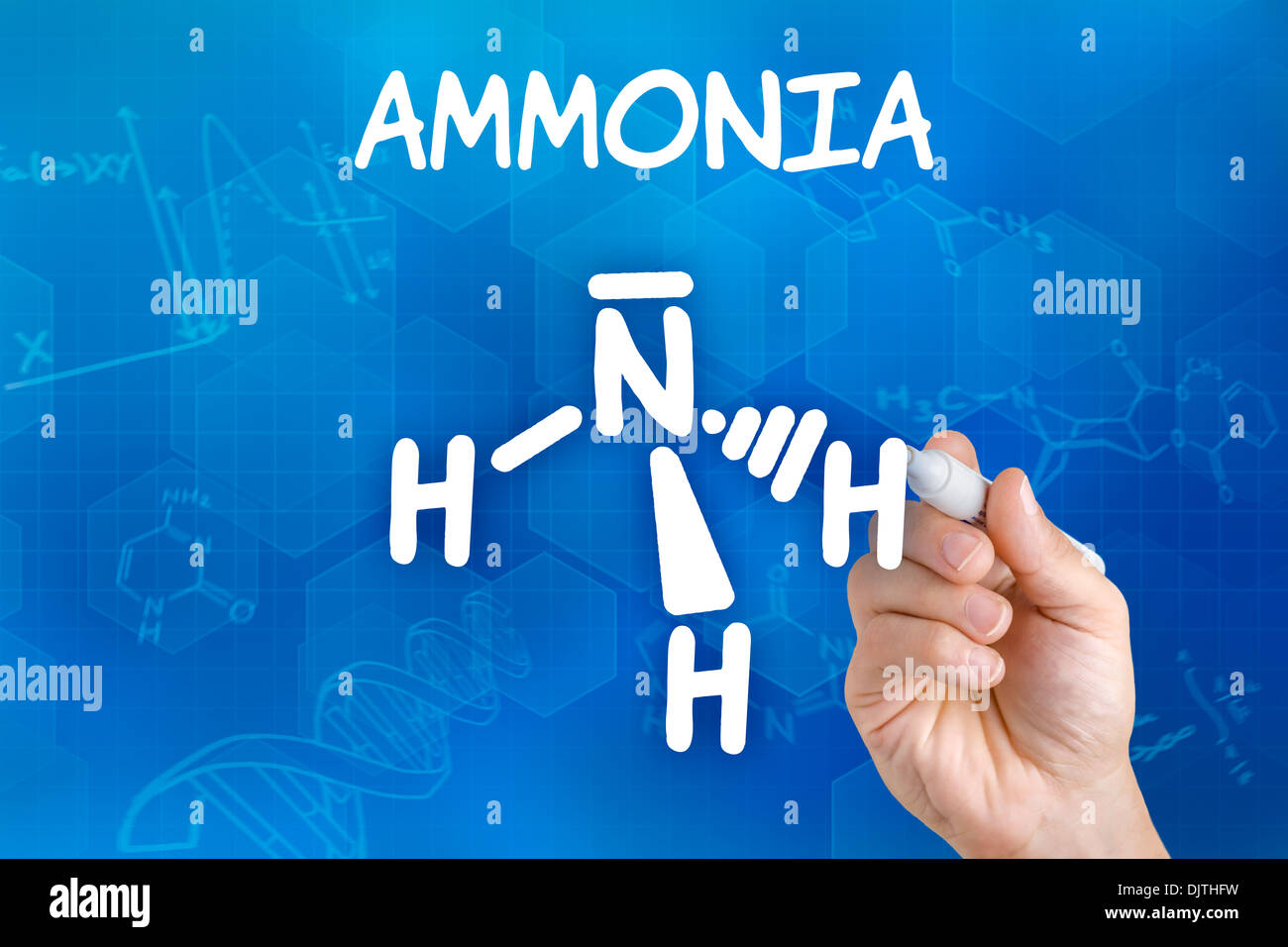 Con el lápiz de dibujo a mano la fórmula química del amoníaco Fotografía de  stock - Alamy