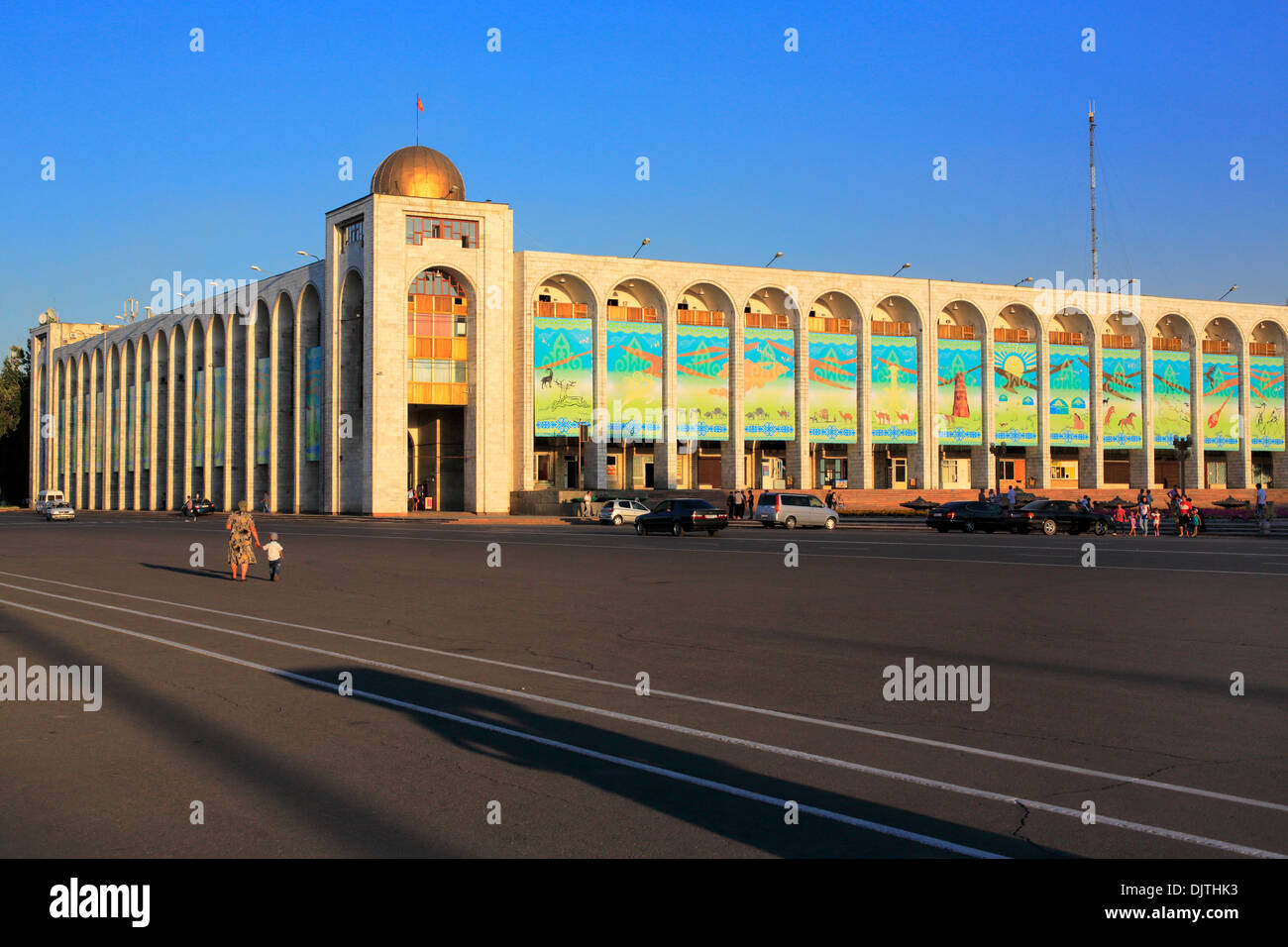 Ala-Too Square, la plaza principal de la ciudad de Bishkek, Kirguistán Foto de stock