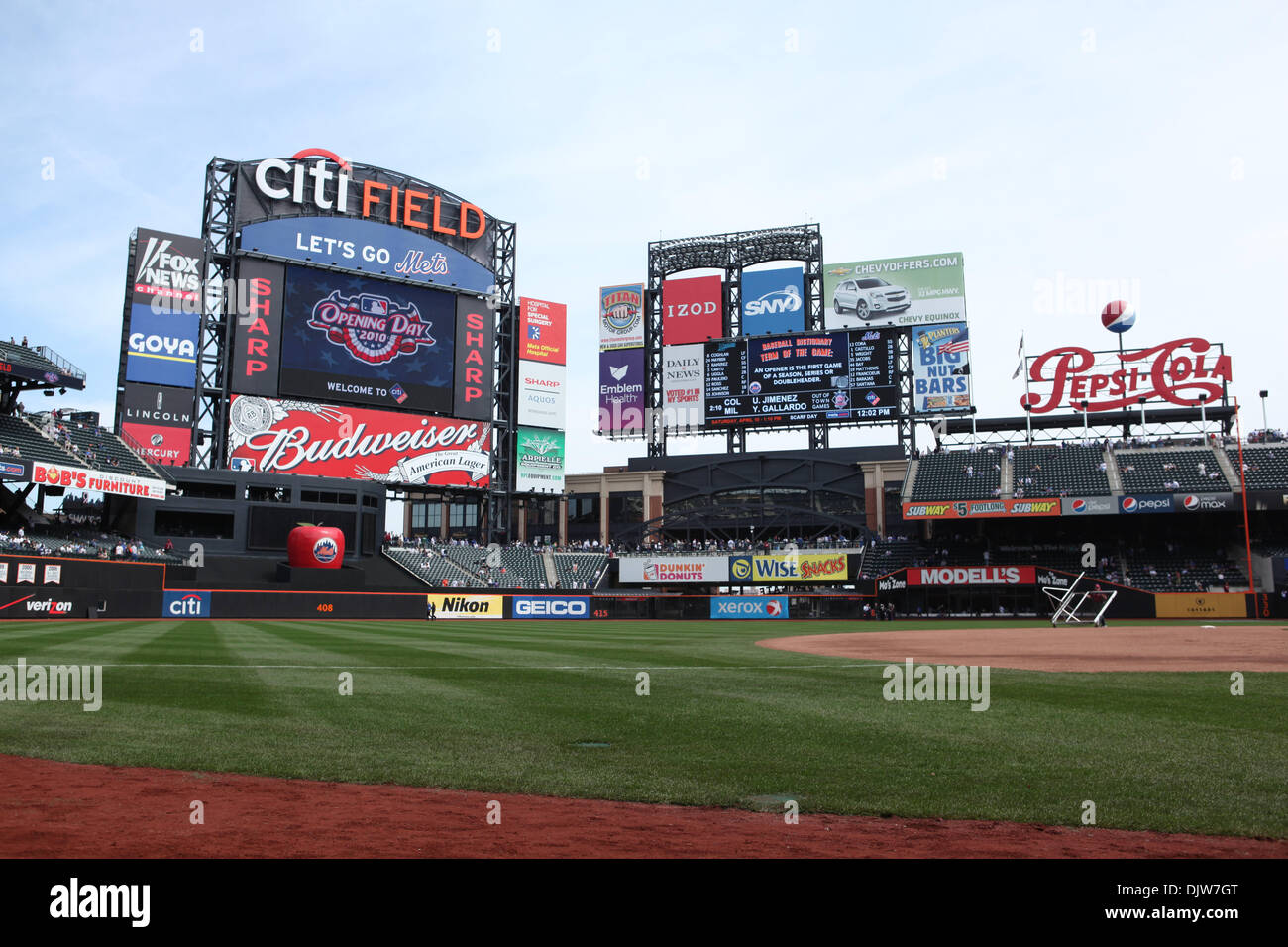 En la entrada del Citi Field - Picture of Mets Clubhouse Shop, New