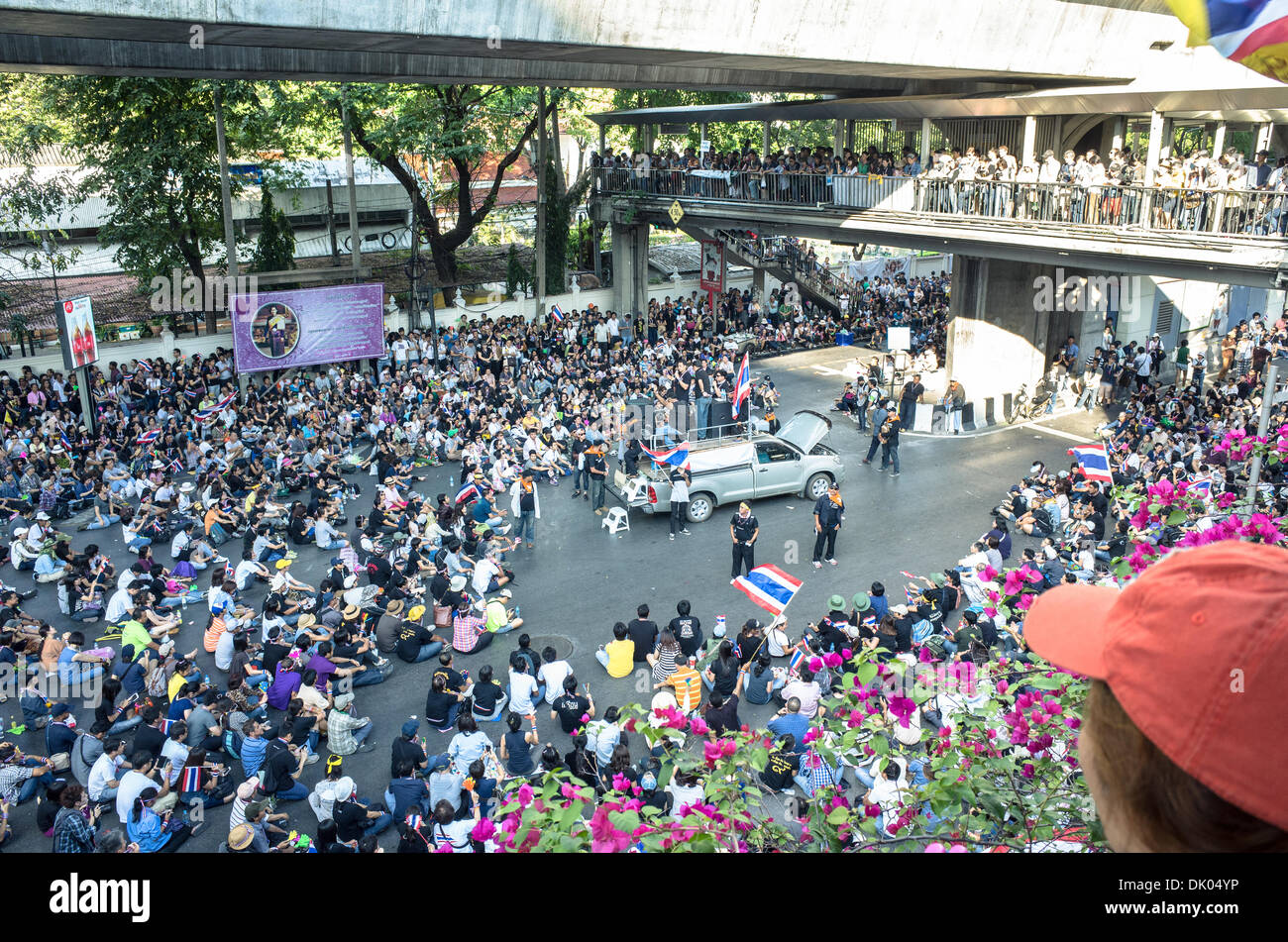 Bangkok, Tailandia. El 1 de diciembre de 2013. Las personas se reúnen en Ratchaprasong tailandés para continuar protestando contra el gobierno. Crédito: kmt rf/Alamy Live News Foto de stock