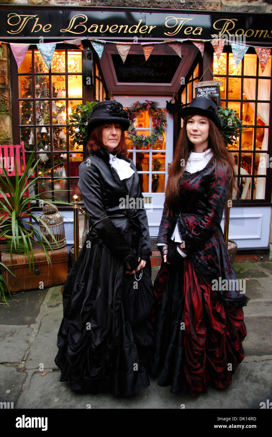 Vestidos de estilo victoriano fotografías e imágenes de alta resolución -  Alamy
