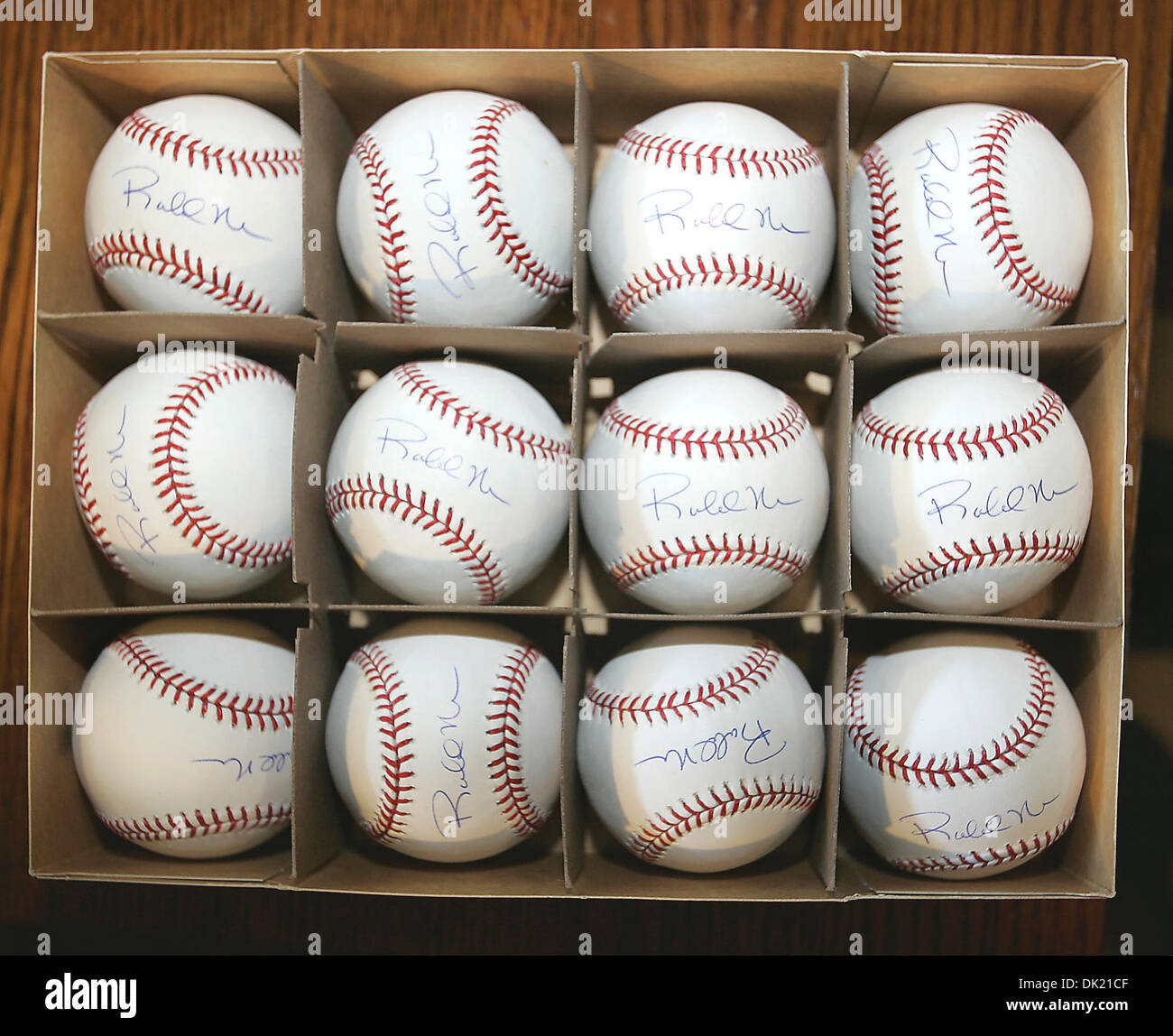 Baseballs box fotografías e imágenes de alta resolución - Alamy