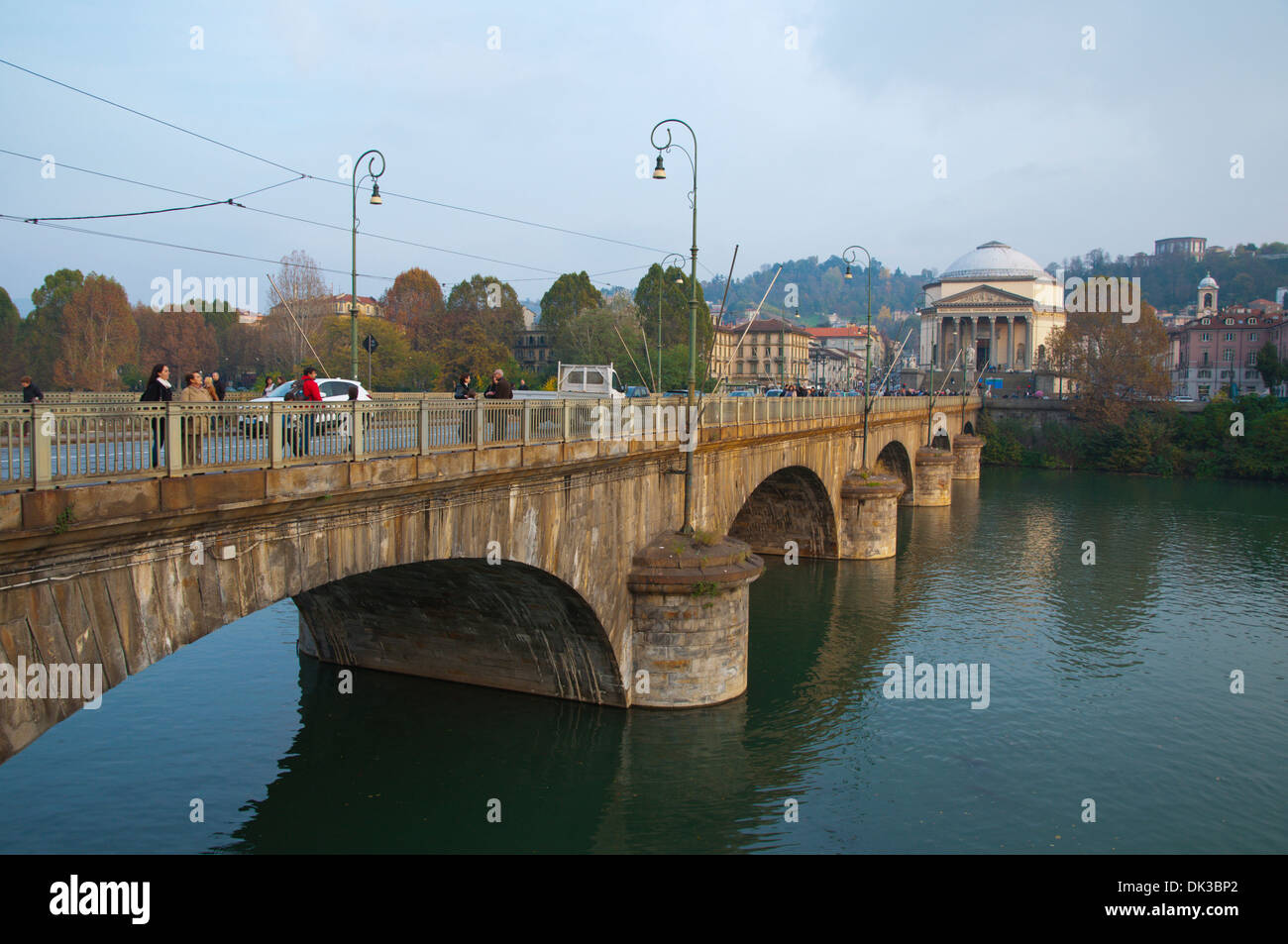Ponte Vittorio Emanuele I puente y el río Po, el centro de Turín Piamonte Italia Europa Foto de stock