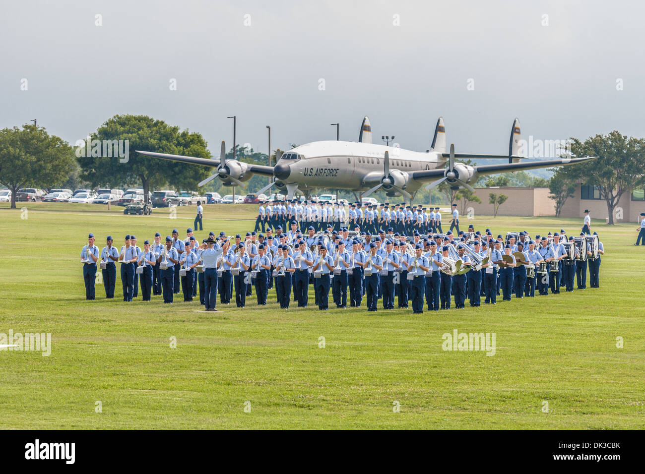 Banda de la USAF durante la reproducción de la Fuerza Aérea de los Estados Unidos la graduación de capacitación básica en San Antonio, Texas. Foto de stock