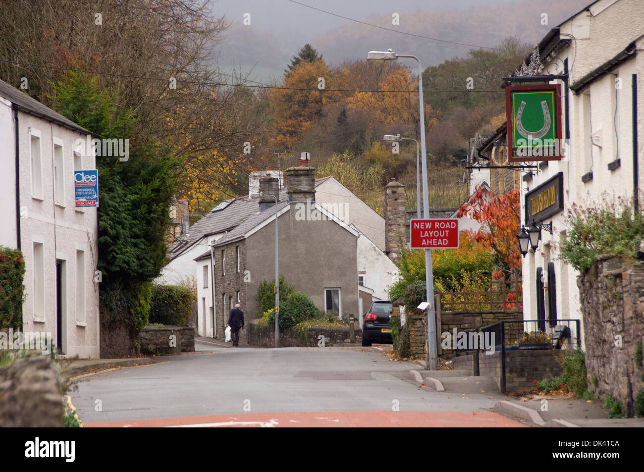 Llangattock, cerca de Crickhowell, Gales, un pueblo neutral en carbono Foto de stock