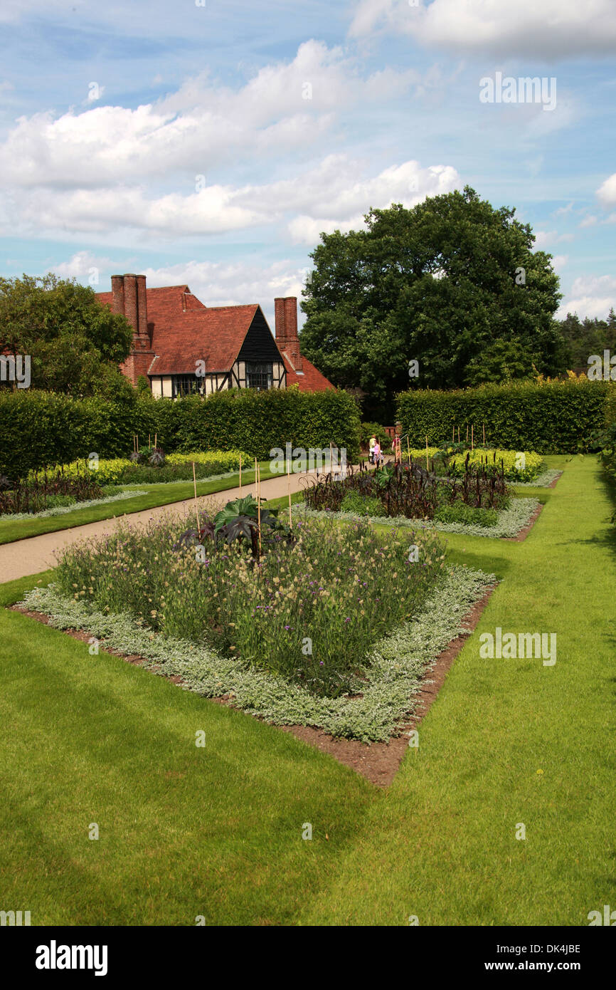 Las camas de la flor, Royal Horticultural jardines Wisley, Woking, Surrey. Foto de stock