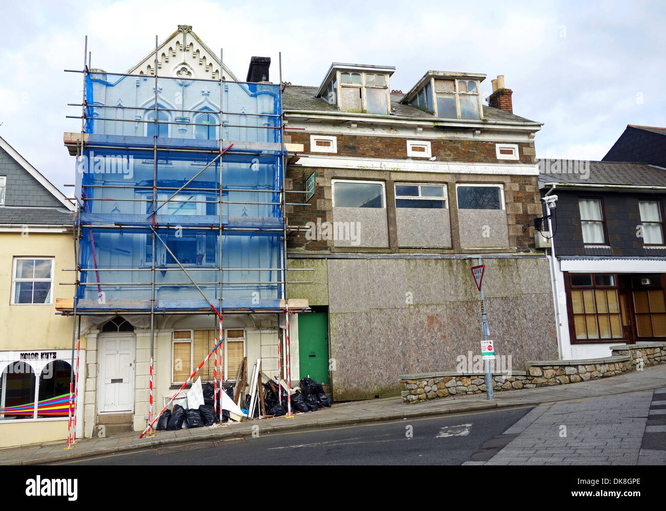 Un viejo edificio en obras de renovación en Redruth, Cornwall, Reino Unido Foto de stock