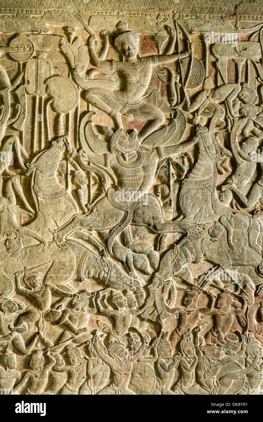 Historia hindú tallar en galería de Angkor Wat, Siem Reap, Camboya Foto de stock
