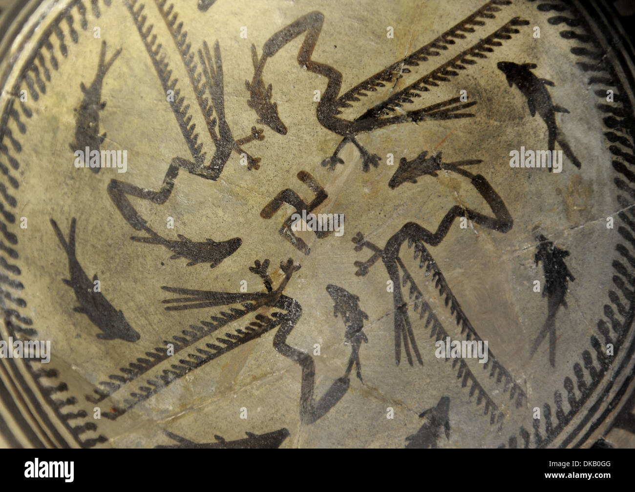 Mesopotámica. Cultura Samarran. El tazón de Samarra, 5000 a.C. Decorado con la esvástica en el centro. Foto de stock