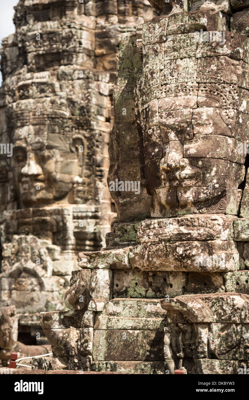 Templo Bayon de Buda se enfrentan en la zona de Angkor, Siem Reap, Camboya Foto de stock