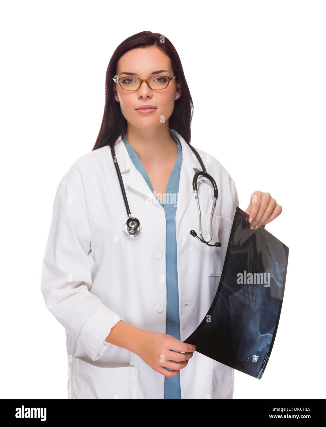 Seria atractiva hembra de raza mixta médico o a la enfermera si mantienes X-ray aislado sobre un fondo blanco. Foto de stock