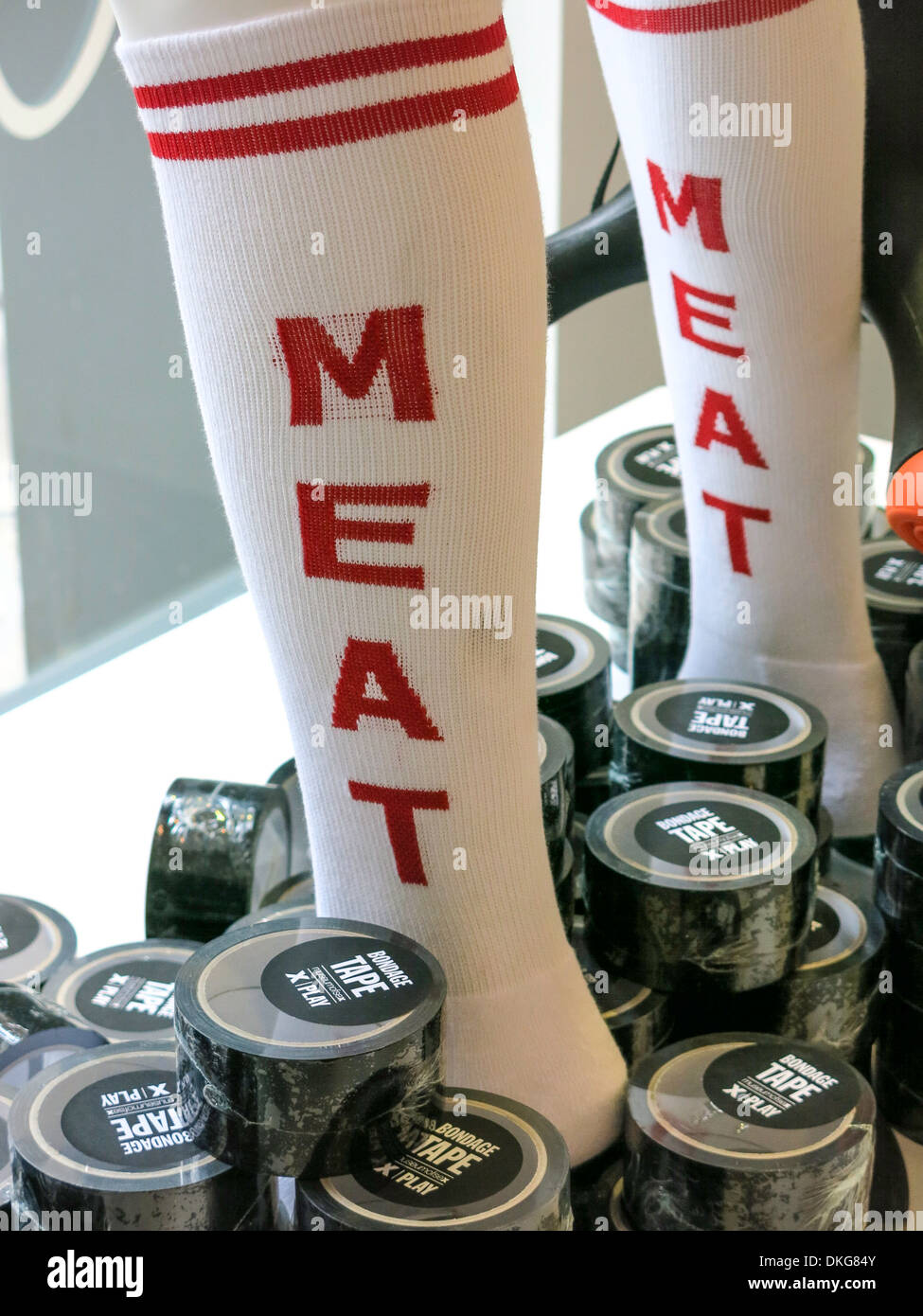 La carne del hombre calcetines y rollos de cinta de Bondage, Museo del Sexo  Tienda Interior, NYC Fotografía de stock - Alamy