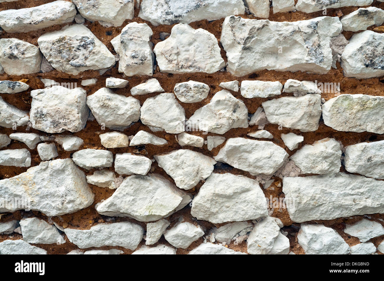 Antiguo muro de piedra con cursos aleatorios - Francia. Foto de stock