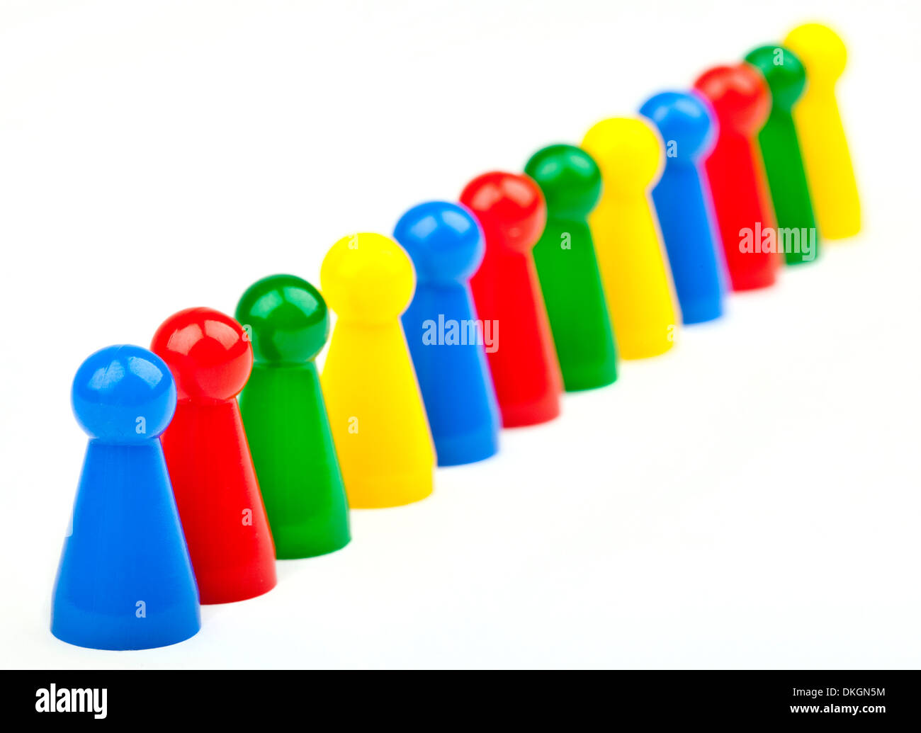 Azul, rojo, verde y amarillo piezas de juego/Fligures. Foto de stock