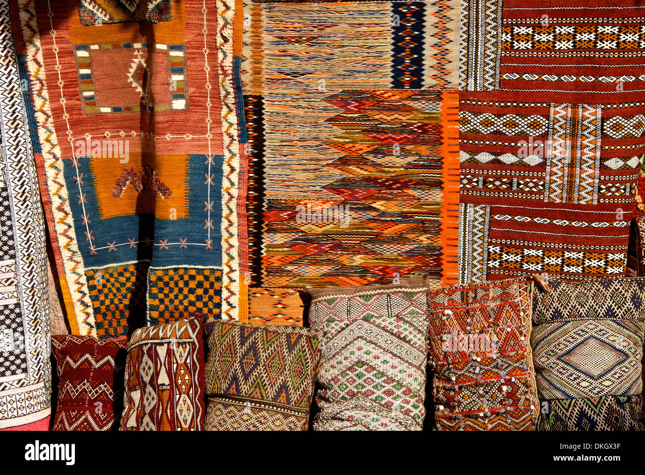 Alfombras orientales para la venta, Medina, Marrakech, Marruecos, Norte de África Foto de stock