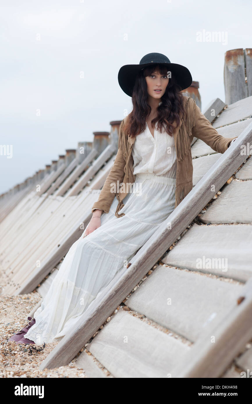 Mujer con sombrero, moda boho Fotografía de stock - Alamy