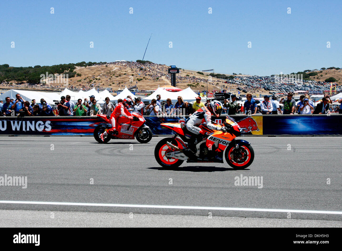 Julio 05, 2009 - Monterrey, CA, EE.UU., 05 de julio de 2009: corredores  empezar la carrera en MotoGP en el Mazda Raceway Laguna Seca, en Monterey,  California MotoGP la octava carrera tuvo