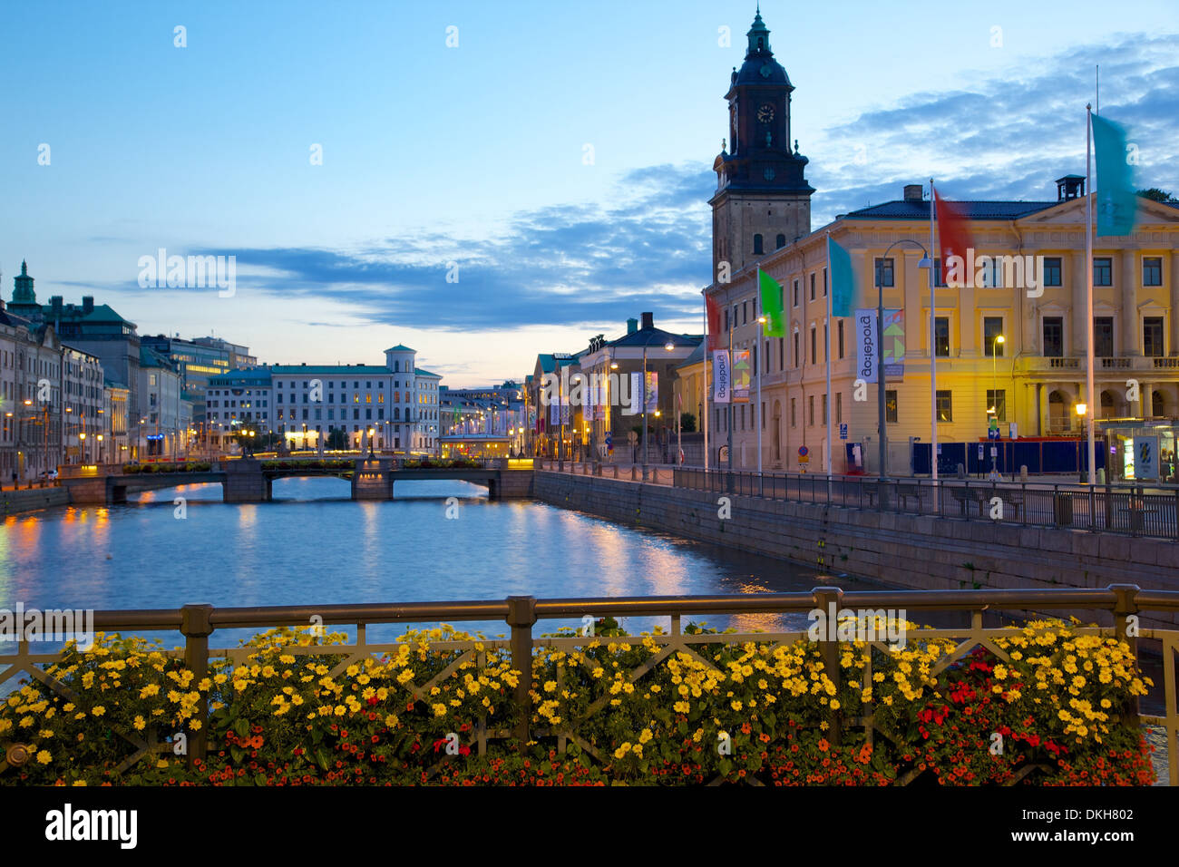 Ayuntamiento y Canal al anochecer, en Gotemburgo, Suecia, Escandinavia, Europa Foto de stock