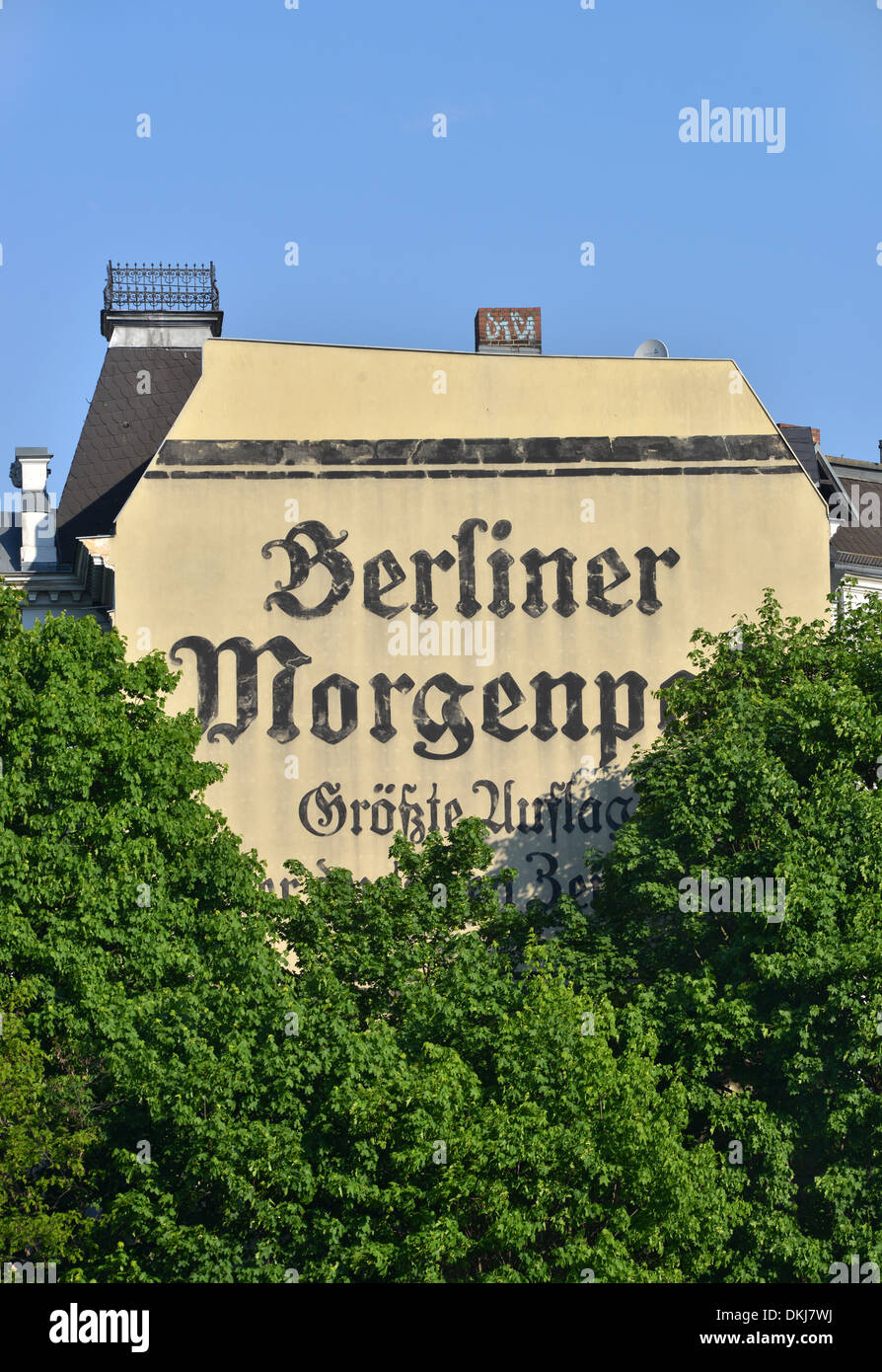 Werbung Berliner Morgenpost, Hausfassade Friedenau, 20er Jahre, Berlín Foto de stock