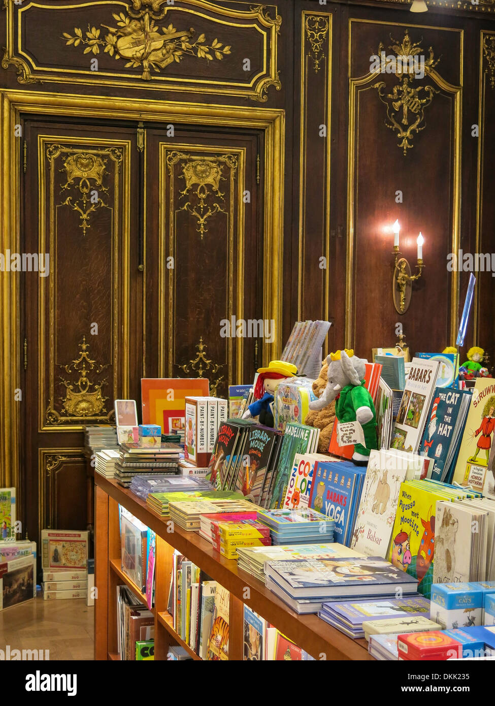 Museum gift shop fotografías e imágenes de alta resolución Alamy