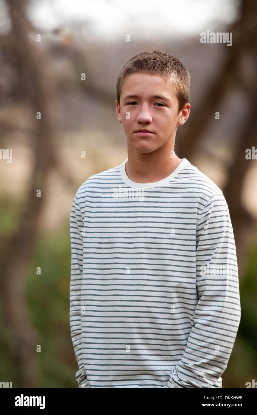 Adolescentes guapos fotografías e imágenes de alta resolución - Alamy