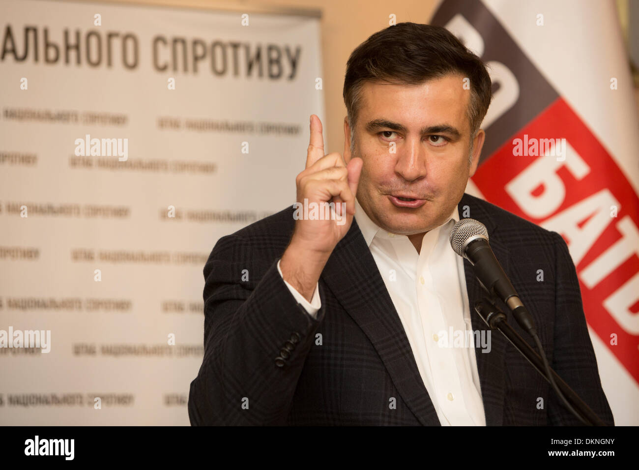 El ex presidente ot Ucrania Mikheil Saakashvili, habla durante una conferencia de prensa organizada por el oppposition Urkaine en Kiev, 7 de diciembre de 2013. Las continuas protestas dirigidas contra el Presidente ucraniano Yanukovitch y objetivo de estrechar las relaciones con la Unión Europea. Foto: Jan A. Nicolas dpa Foto de stock