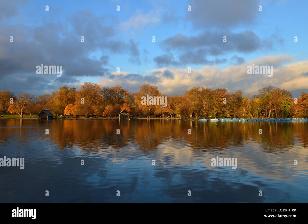 En el otoño de serpentina, Hyde park, en el oeste de Londres, Reino Unido Foto de stock
