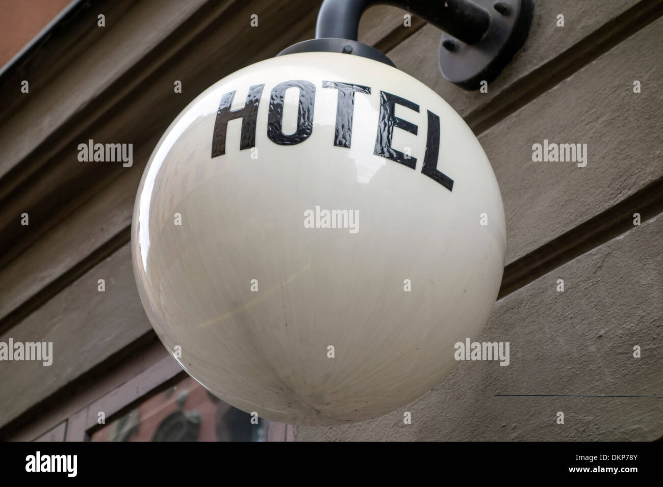 Hotel firmar sobre la lámpara de la calle Foto de stock