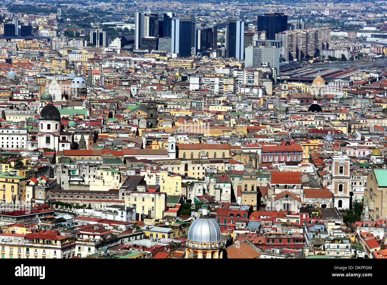 Paisaje urbano desde la colina Vomero, Nápoles, Campania, Italia Foto de stock