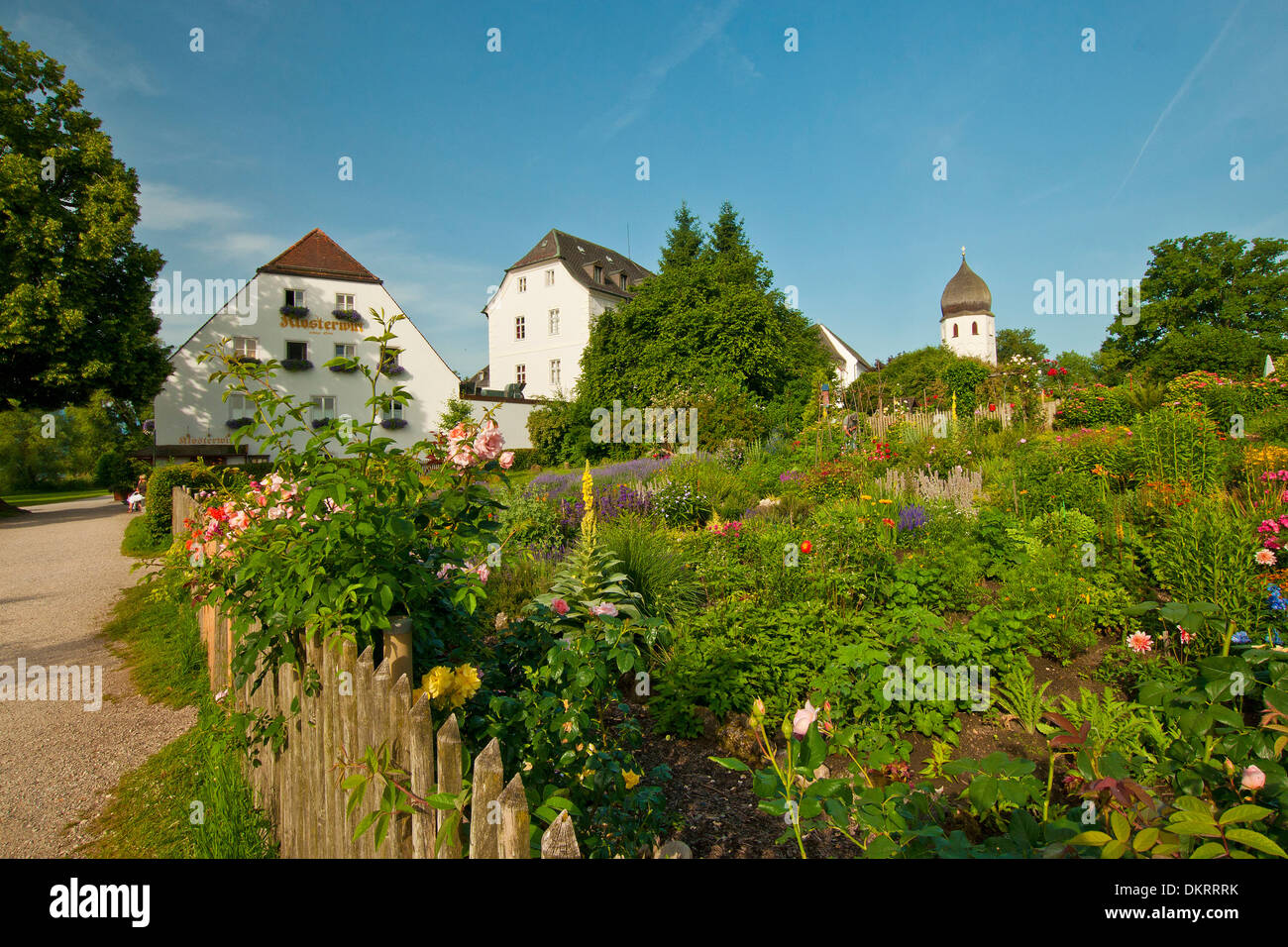 Tops para mujer fotografías e imágenes de alta resolución - Página 3 - Alamy