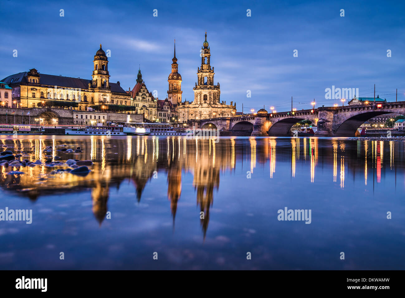 Dresden, Alemania sobre el río Elba. Foto de stock