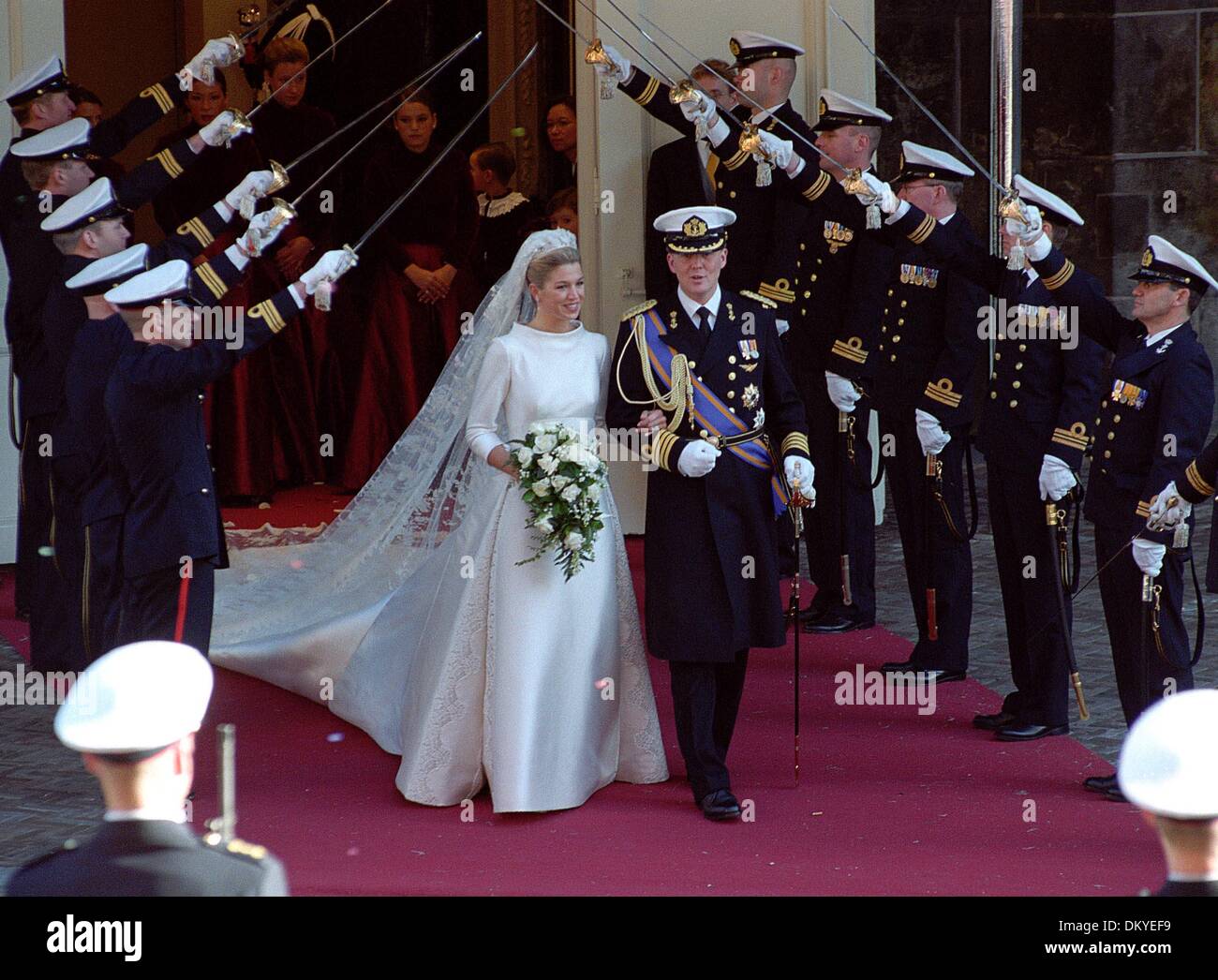 Febrero 2, 2002 - Países Bajos, Amsterdam, 02-02-2002. Boda Real. Willem Alexander y su esposa Maxima dejar la iglesia... Herman Wouters/Hollandse Hoogte..Nederland. Amsterdam. 2 februari 2002.Prins Willem Alexander en Prinses Maxima Zorreguieta verlaten de Nieuwe Kerk na de trouwplechtigheid..foto:Herman Wouters/Hollandse Hoogte..Â© IMAPRESS.crédito crédito IMAPRESS/(Imagen: © MUNDO Foto de stock