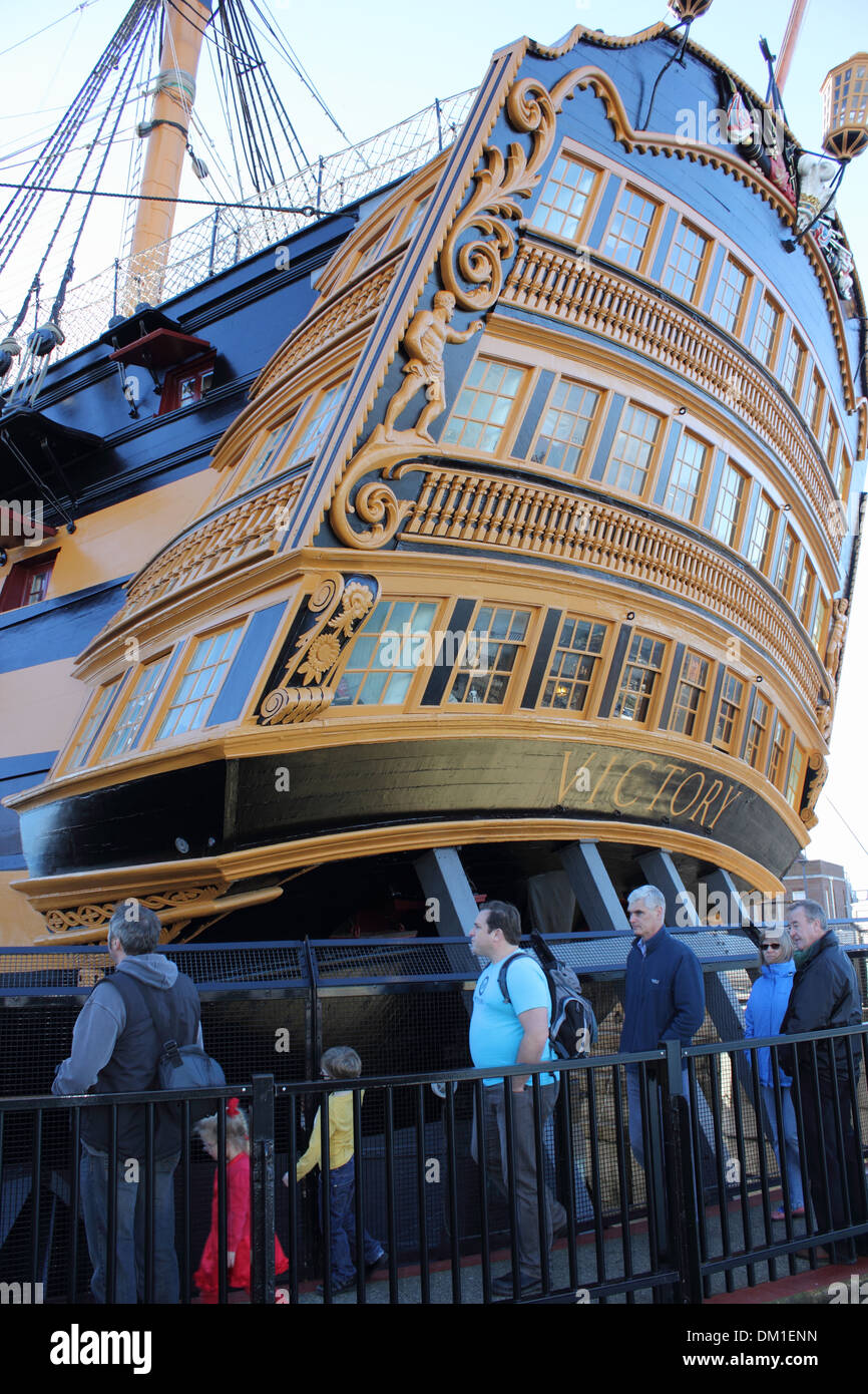 Los turistas que visitan el HMS victoria que fue el almirante señor
