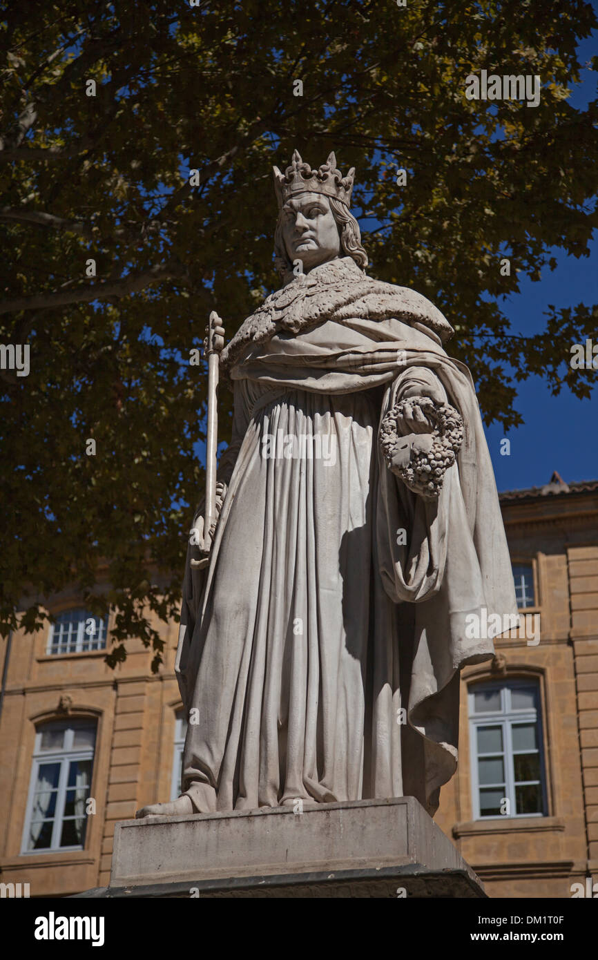 Estatua y fuente de buen rey René, Conde de Provenza, en el Cours Mirabeau en Aix-en-Provence Foto de stock