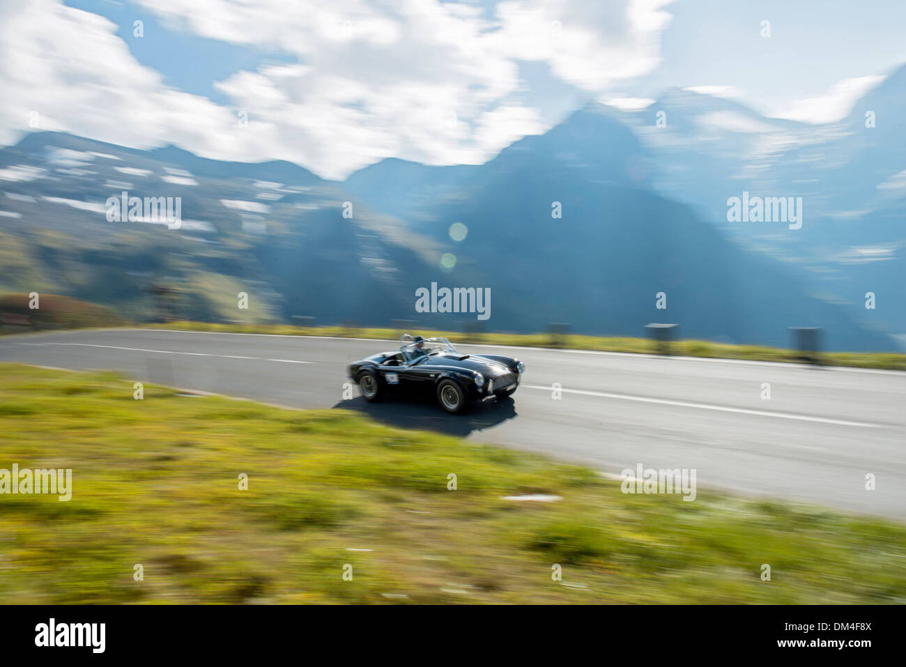 Ac cobra classic car en grossglockner grand prix, carrera de coches clásicos, Austria Foto de stock