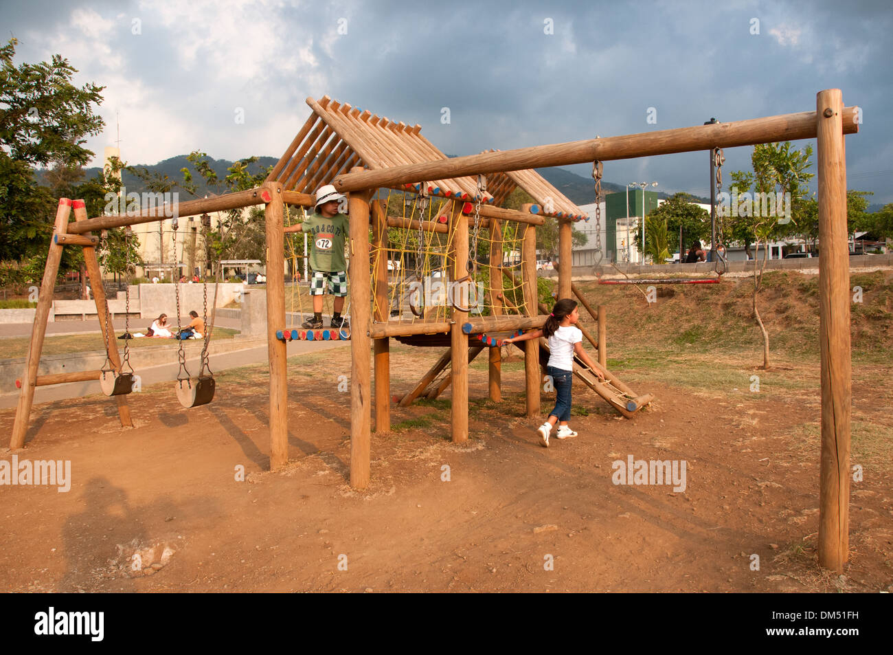Parque infantil para los niños de Ciudad Colon Costa Rica Valle Central Foto de stock