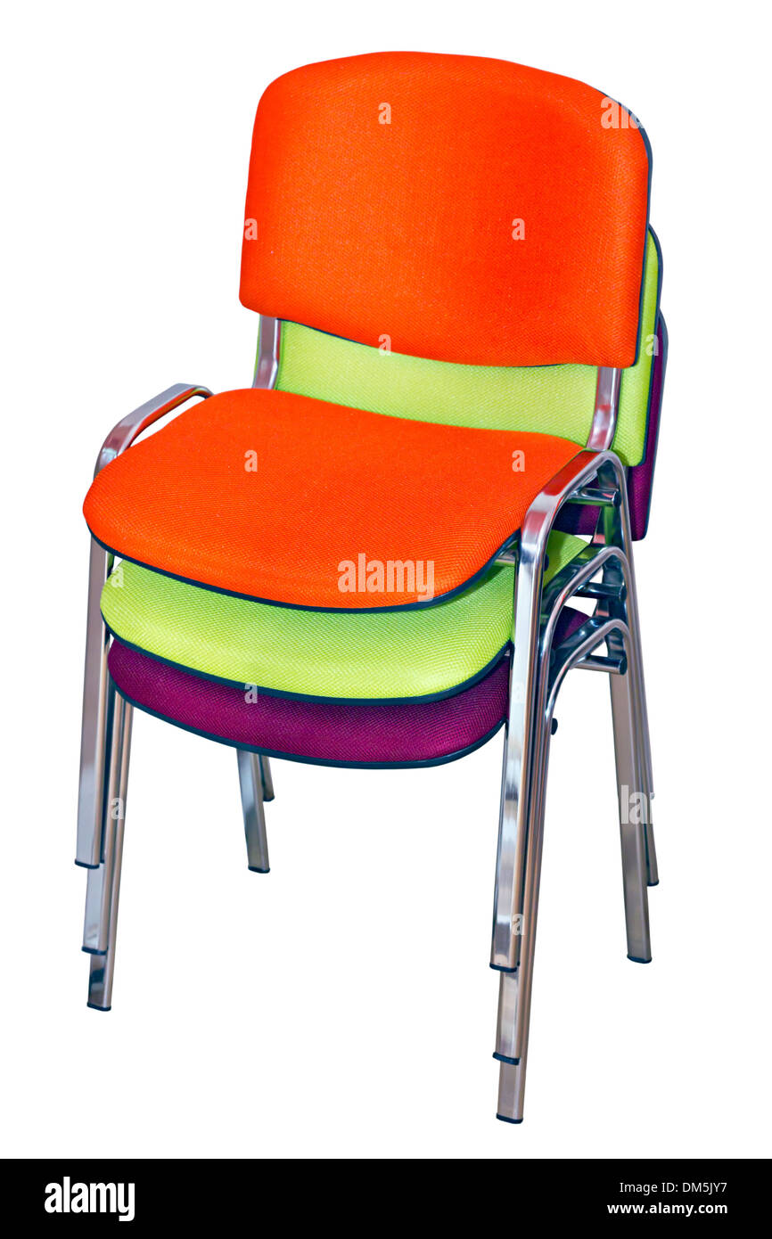 Tres sillas para los visitantes, ponerse mutuamente sobre un fondo blanco  Fotografía de stock - Alamy
