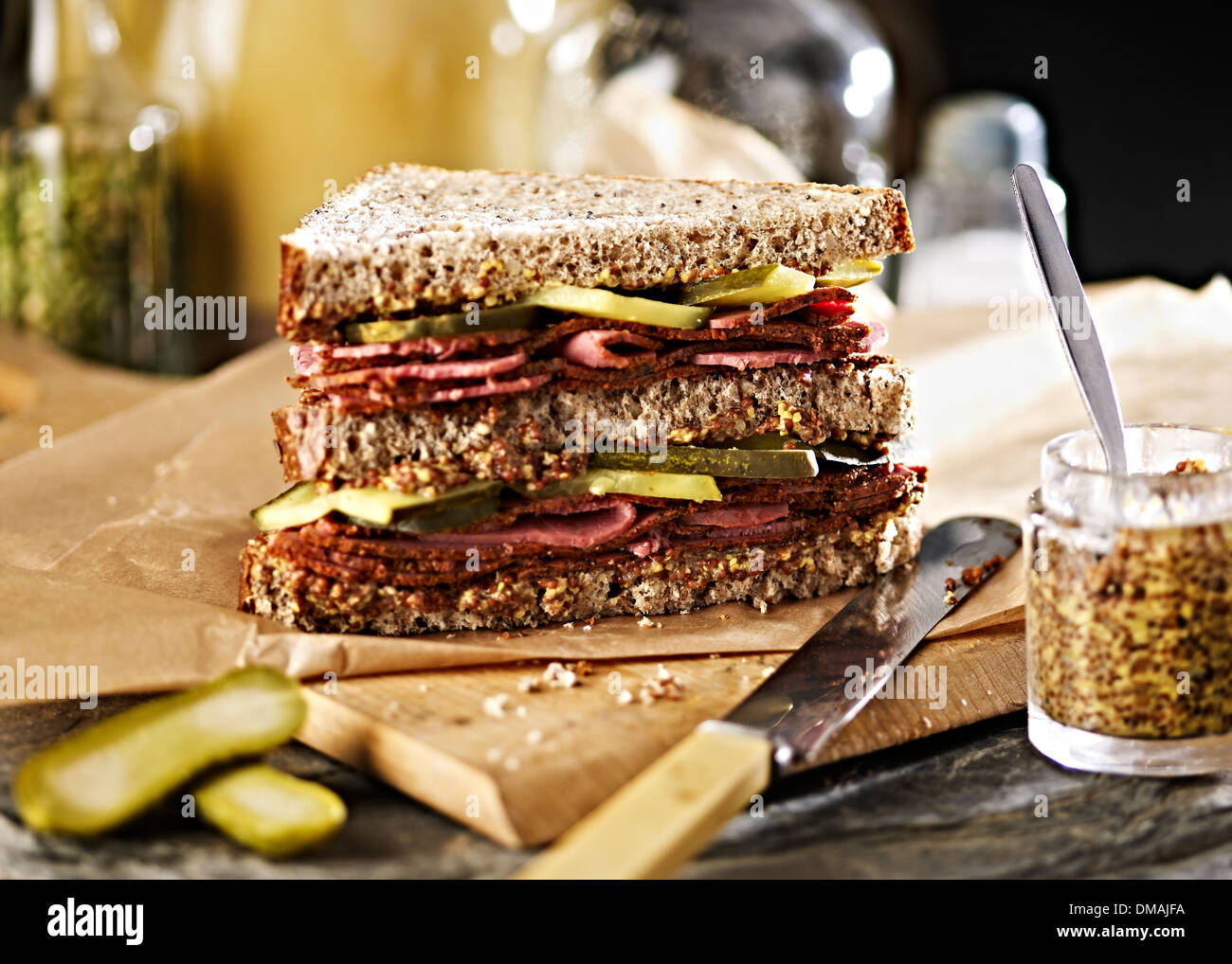 New york style pastrami sandwich fotografías e imágenes de alta resolución  - Alamy