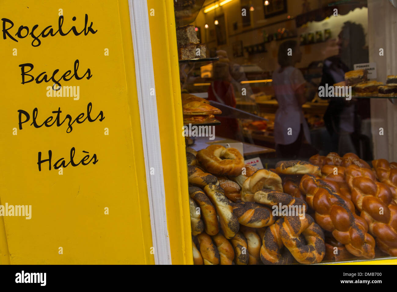 Panes trenzados, yiddish, especialidad, la cocina judía, 4º arrondissement de París, (75), Ile-de-France, Francia Foto de stock