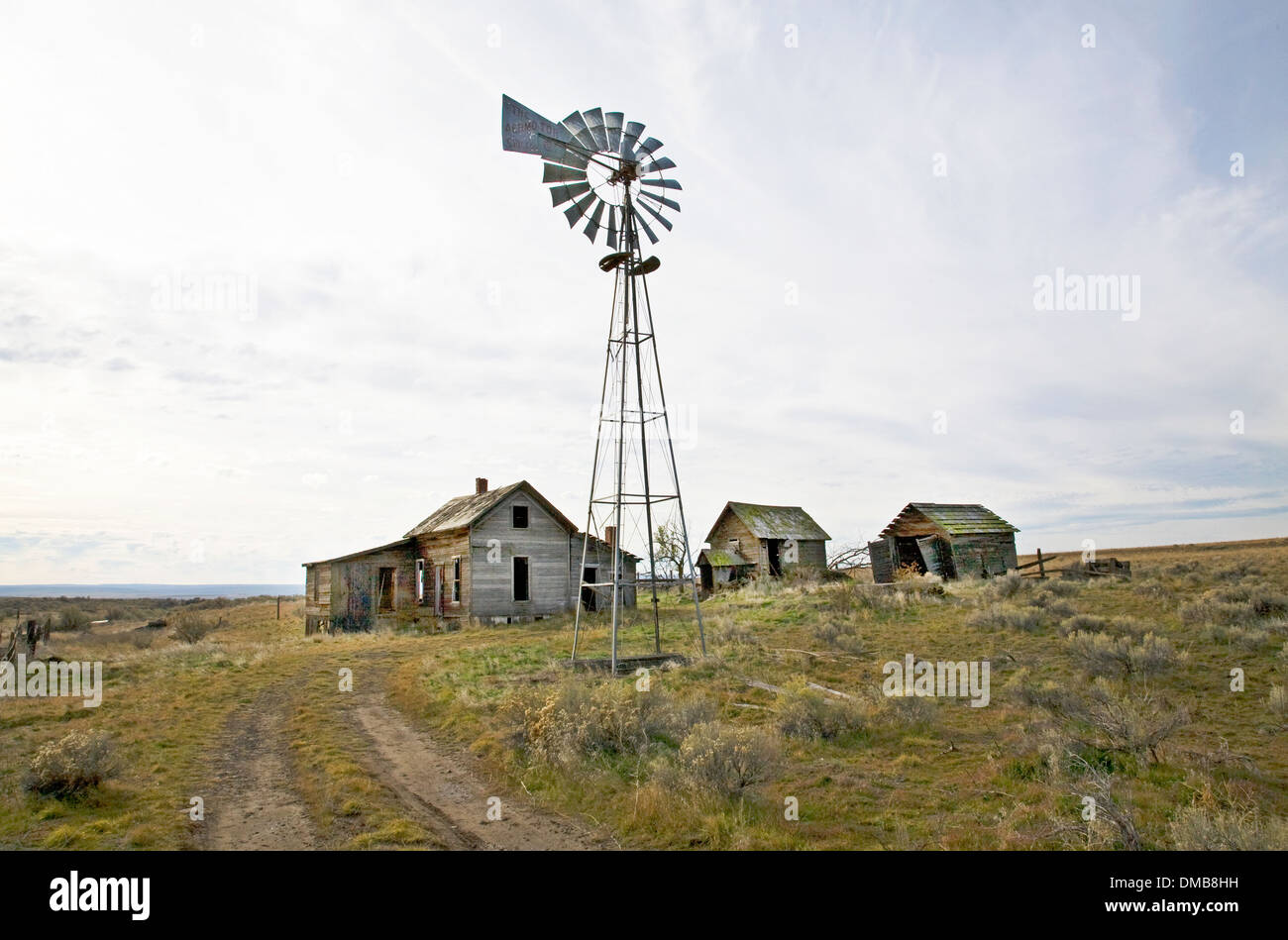 Una granja de trigo abandonadas en el norte de Oregón. Foto de stock
