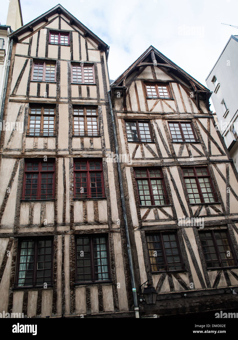 Antiguo edificio de madera, Le Marais, París Foto de stock