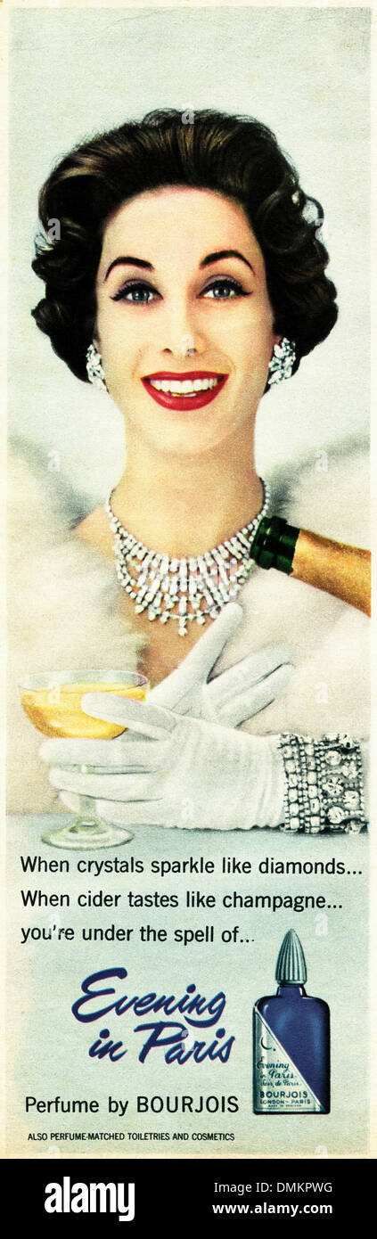 La publicidad de 1950. Revista original vintage Anuncio Anuncio para la  NOCHE EN PARÍS perfume por BOURJOIS Fotografía de stock - Alamy